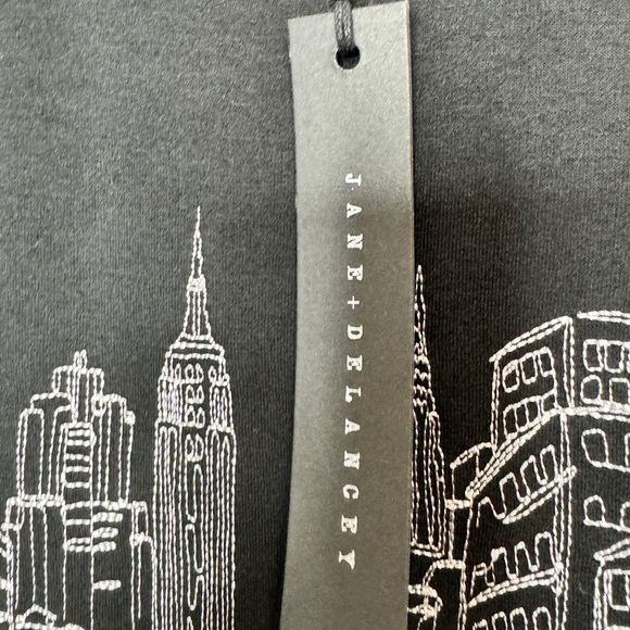 Jane & Delancey New York Graphic Sweatshirt Black - Picture 8 of 10